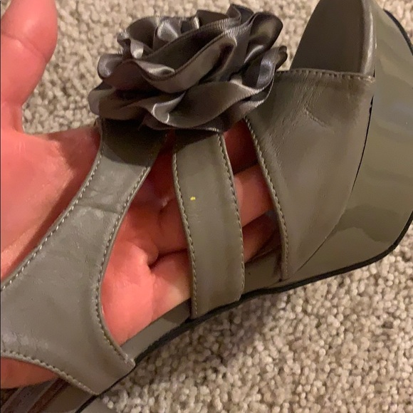 Platform heel silver/grey flower detail - Picture 4 of 8